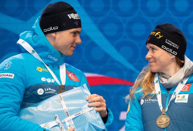 BIATHLON - IBU World Championships Antholz 2020 ANTHOLZ,ITALY,20.FEB.20 - BIATHLON - IBU World Championships 2020, single mixed relay. Image shows Emilien Jacquelin and Anais Bescond (FRA). Keywords: medal. GEPAxpictures xAndreasxPranter