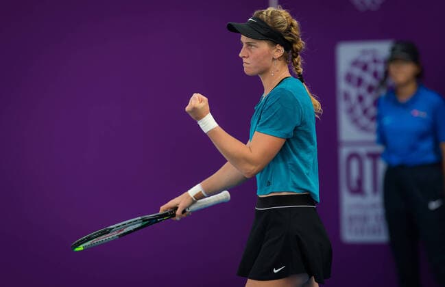 February 21, 2020, Dubai, UNITED ARAB EMIRATES: Ludmilla Samsonova of Russia in action during qualifications at the 2020 Qatar Total Open WTA, Tennis Damen Premier 5 tennis tournament against Anna Blinkova of Russia 2020 Qatar Total Open, Tennis, Doha, Qatar, Feb 21 - ZUMAa181 20200221_zaa_a181_009 Copyright: xRobxPrangex