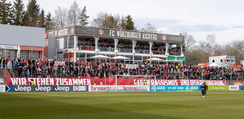 Germany, Wuerzburg, Flyeralarm Arena, 22 02 2020, emspor, emonline, despor, deonline, FC Wuerzburger Kickers vs Eintracht Braunschweig, football, 3 Liga Bild v l Wuerzburg sets an example against racism and discrimination in memory of Hanau and the incident in Muenster with Leroy Kwadwo Wuerzburger Kickers DFL REGULATIONS PROHIBIT ANY USE OF PHOTOGRAPHS AS IMAGE SEQUENCES AND OR QUASI VIDEO Copyright: HMBxMedia xHeikoxBecker