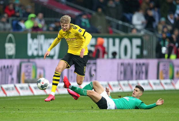 22 02 2020, Football 1 Bundesliga 2019 2020, 23 Matchday, SV Werder Bremen Borussia Dortmund, at Weserstadion Bremen L R Erling Haaland Dortmund vs. Milot Rashica Werder Bremen DFL and DFB regulations prohibit any use of photographs as image sequences and or quasi video
