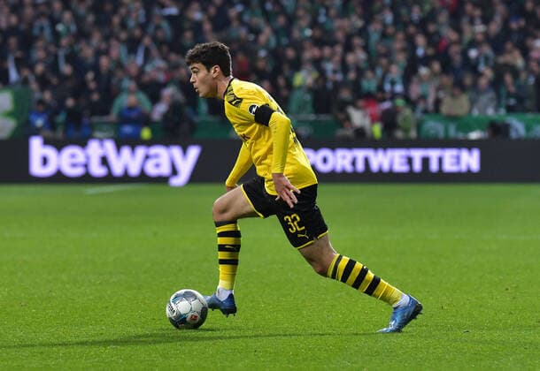 22 02 2020, xblx, Fussball 1 Bundesliga, SV Werder Bremen Borussia Dortmund emspor, v l Giovanni Reyna Borussia Dortmund , FREE CARTER DFL DFB REGULATIONS PROHIBIT ANY USE OF PHOTOGRAPHS as IMAGE SEQUENCES and or QUASI VIDEO Bremen