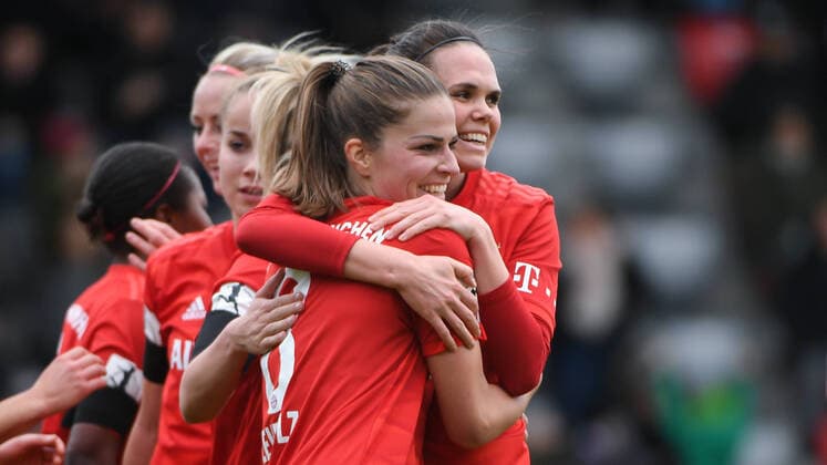 v li Melanie Leupolz FC Bayern München, FCB, 8 Simone Boye Sörensen FC Bayern München, FCB, 3 with goal cheers, cheers, goal celebration, celebrate the goal, goal, celebration, cheers for the goal to the 2 0 by Melanie Leupolz FC Bayern München FCB, 8 , optimistic, Action, Action, 23 02 2020, Munich Germany , Football, Flyeralarm Frauen Bundesliga, FC Bayern München SC Sand, DFB DFL REGULATIONS PROHIBIT ANY USE OF PHOTOGRAPHS AS IMAGE SEQUENCES AND OR QUASI VIDEO xslx
