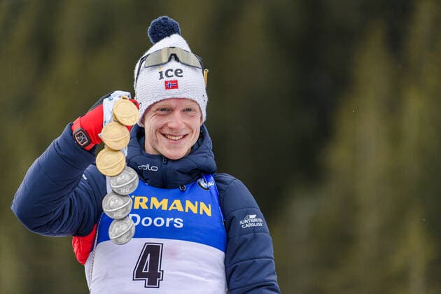 2020 Bilder des Jahres, Sport 02 Februar Sport Themen der Woche KW08 Sport Bilder des Tages 200223 Johannes Thingnes Bo of Norway celebrate with his gold medal after the men s 15 km mass start during the IBU Biathlon World Championships on February 23, 2020 in Antholz. Photo: Joel Marklund BILDBYRAN kod JM 88124 bbeng skidskytte skiskyting biathlon VM skidskytte-VM IBU Biathlon World Championships 2020 Anterselva masstart mass start jubel Norge *** 200223 Johannes Thingnes Bo of Norway celebrate with his gold medal after the mens 15 km mass start during the IBU Biathlon World Championships on February 23, 2020 in Antholz Photo Joel Marklund BILDBYRAN code JM 88124 bbeng biathlon biathlon World Cup biathlon World Cup IBU Biathlon World Championships 2020 Anterselva mass start mass starts cheering Norway,  Copyright: JOELxMARKLUND BB200223JM151