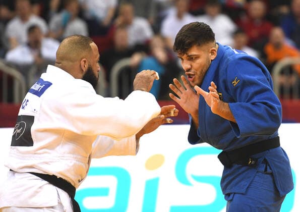 2020 Bilder des Jahres, Sport 02 Februar Sport Themen der Woche KW08 23.02.2020 Judo , Grand Slam 2020 in Düsseldorf 100 KG plus Halbfinale Johannes Frey (blau) gewinnt gegen Roy Meyer(Niederlande in Weiß). *** 23 02 2020 Judo , Grand Slam 2020 in Düsseldorf 100 KG plus semi-final Johannes Frey wins blue against Roy Meyer Netherlands in white HM