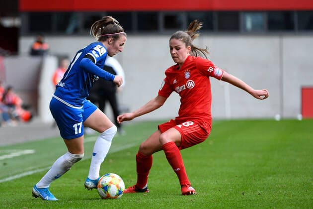 From left to right Franziska Fiebig Sand, 17 Melanie Leupolz FC Bayern Munich, FCB, 8 in the duel, duel, tackle, dynamics, action, action, 23 02 2020, Munich Germany , Football, Flyeralarm Frauen Bundesliga, FC Bayern Munich SC Sand, DFB DFL REGULATIONS PROHIBIT ANY USE OF PHOTOGRAPHS AS IMAGE SEQUENCES AND OR QUASI VIDEO xslx
