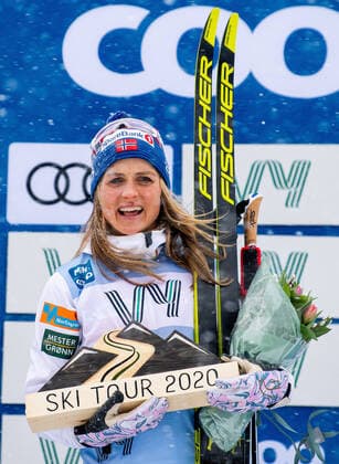 2020 Bilder des Jahres, Sport 02 Februar Sport Themen der Woche KW08 Sport Bilder des Tages 200223 Therese Johaug of Norway with the winner?s trophy after the women?s 15 km classic technique pursuit during the Ski Tour 2020 on February 23, 2020 in Trondheim. Photo: Vegard Wivestad Grott BILDBYRAN kod VG 170483 bbeng skidor cross-country skiing langrenn world cup ski tour 2020 skitour klassisk classic jaktstart pursuit women dam norge norway *** 200223 Therese Johaug of Norway with the winner ? s trophy after the womens 15 km classic technique pursuit during the Ski Tour 2020 on February 23, 2020 in Trondheim Photo Vegard Wivestad Grott BILDBYRAN kod VG 170483 bbeng skidor cross country skiing cross country skiing world cup ski tour 2020 ski tour classic classic hunting start pursuit women dam norway norway,  Copyright: VEGARDxWIVESTADxGRoTT BB200223VG242