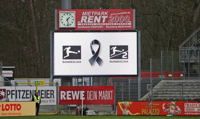 23 02 2020, xmohx, Fussball 2 Bundesliga, SV Sandhausen Karlsruher SC emspor, f l Symbol, sign, emblem, black ribbon 2 Bundesliga DFL DFB REGULATIONS PROHIBIT ANY USE OF PHOTOGRAPHS as IMAGE SEQUENCES and or QUASI VIDEO Sandhausen
