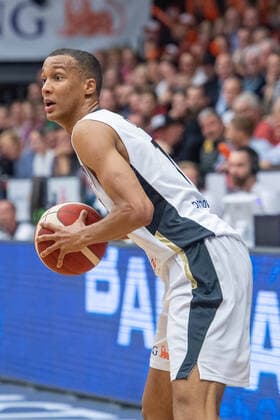 Louis OLINDE GER with ball, single action with ball, action, half figure, half figure, portrait, basketball EM qualification, group G, Germany GER France FRA 83 69, on 21 02 2020 in Vechta Germany Â