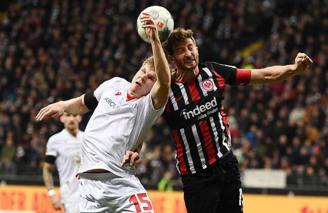 Sport Bilder des Tages 24.02.2020, xjhx, Fussball 1.Bundesliga, Eintracht Frankfurt - Union Berlin emspor, v.l. Marius Buelter (1. FC Union Berlin), David Abraham (Eintracht Frankfurt) (DFL DFB REGULATIONS PROHIBIT ANY USE OF PHOTOGRAPHS as IMAGE SEQUENCES and or QUASI-VIDEO) Frankfurt am Main *** 24 02 2020, xjhx, Football 1 Bundesliga, Eintracht Frankfurt Union Berlin emspor, l Marius Buelter 1 FC Union Berlin , David Abraham Eintracht Frankfurt DFL DFB REGULATIONS PROHIBIT ANY USE OF PHOTOGRAPHS as IMAGE SEQUENCES and or QUASI VIDEO Frankfurt am Main