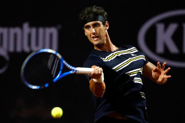 Tenis, Chile Dove MenCare Open ATP, Tennis Herren 250 de Santiago. El tenista Carlos Tabener de Espana regresa la bola a Tomas Barrios de Chile durante el ATP 250 Chile Dove MenCare Open Santiago, Chile. 24 02 2020 Felipe Zanca Photosport ATP 250 de Santiago 2020, Tomas Barrios vs Carlos Tabener