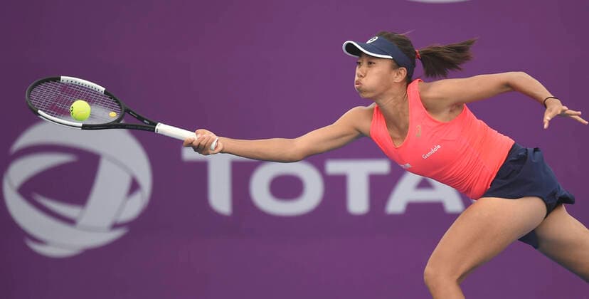 Tennis, WTA-Turnier in Doha (200225) -- DOHA, Feb. 25, 2020 (Xinhua) -- Zhang Shuai of China hits a return during the women s singles first round match against Carla Suarez Navarro of Spain at the 2020 WTA, Tennis Damen Qatar Open tennis tournament in Doha, Qatar, Feb. 24, 2020. (Photo by Nikku Xinhua) (SP)QATAR-DOHA-TENNIS-WTA-SINGLES 