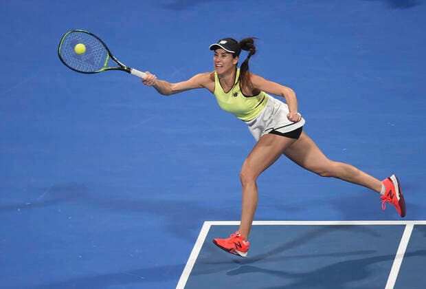 Tennis, WTA-Turnier in Doha (200225) -- DOHA, Feb. 25, 2020 (Xinhua) -- Sorana Cirstea of Romania hits a return during the women s singles first round match against Elena Rybakina of Kazakhstan at the 2020 WTA, Tennis Damen Qatar Open tennis tournament in Doha, Qatar, Feb. 24, 2020. (Photo by Nikku Xinhua) (SP)QATAR-DOHA-TENNIS-WTA-SINGLES 