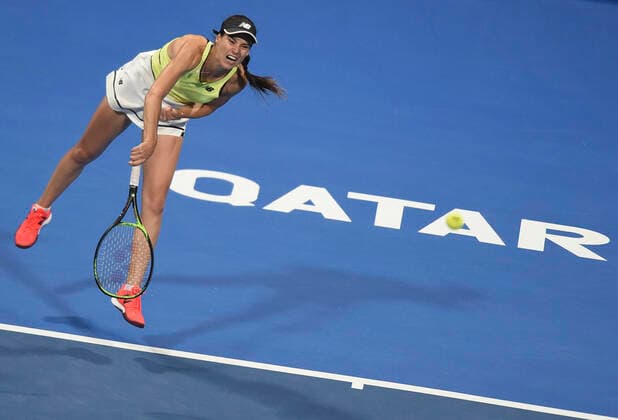 Tennis, WTA-Turnier in Doha (200225) -- DOHA, Feb. 25, 2020 (Xinhua) -- Sorana Cirstea of Romania serves during the women s singles first round match against Elena Rybakina of Kazakhstan at the 2020 WTA, Tennis Damen Qatar Open tennis tournament in Doha, Qatar, Feb. 24, 2020. (Photo by Nikku Xinhua) (SP)QATAR-DOHA-TENNIS-WTA-SINGLES 