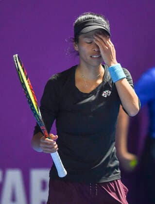 Tennis, WTA-Turnier in Doha (200225) -- DOHA, Feb. 25, 2020 (Xinhua) -- Hsieh Su-wei of Chinese Taipei reacts during the women s singles first round match against Vera Zvonareva of Russia at the 2020 WTA, Tennis Damen Qatar Open tennis tournament in Doha, Qatar, Feb. 24, 2020. (Photo by Nikku Xinhua) (SP)QATAR-DOHA-TENNIS-WTA-SINGLES 