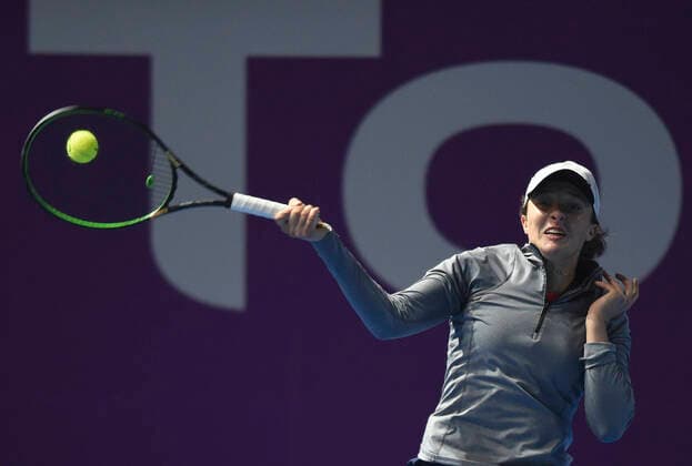 Tennis, WTA-Turnier in Doha (200225) -- DOHA, Feb. 25, 2020 (Xinhua) -- Iga Swiatek of Poland returns the ball during the women s singles first round match against Donna Vekic of Croatia at the 2020 WTA, Tennis Damen Qatar Open tennis tournament in Doha, Qatar, Feb. 24, 2020. (Photo by Nikku Xinhua) (SP)QATAR-DOHA-TENNIS-WTA-SINGLES 