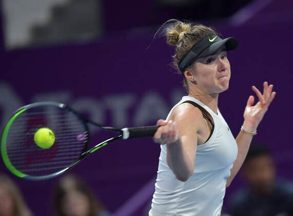 Tennis, WTA-Turnier in Doha (200225) -- DOHA, Feb. 25, 2020 (Xinhua) -- Elina Svitolina of Ukraine hits a return during the women s singles second round match against Amanda Anisimova of the United States at the 2020 WTA, Tennis Damen Qatar Open in Doha, Qatar, Feb. 24, 2020. (Xinhua Nikku) (SP)QATAR-DOHA-TENNIS-WTA-SINGLES 