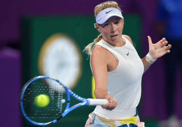 (200225) -- DOHA, Feb. 25, 2020 (Xinhua) -- Amanda Anisimova of the United States hits a return during the women s singles second round match against Elina Svitolina of Ukraine at the 2020 WTA, Tennis Damen Qatar Open in Doha, Qatar, Feb. 24, 2020. (Photo by Nikku Xinhua) (SP)QATAR-DOHA-TENNIS-WTA-SINGLES 