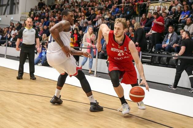 l r in duel, action, with Ovie Soko 00 England and Christian Sengfelder 43 Germany , Great Britain vs. Germany, Basketball, qualification game, EuroBasket 2021, 24 02 2020 Newcastle upon Tyne Newcastle upon Tyne Great Britain Copyright: xkolbert-press MatthiasxStickelx