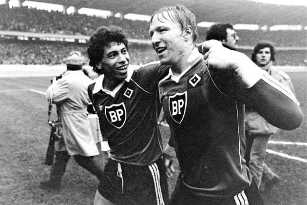 HRUBESCH Horst Team HSV mit HARTWIG William Fussball Bundesliga Saison 1979 - 1980 Spiel 1.FC Koeln - HSV 2 : 3 am 15. 03. 1980 in Koeln *** HRUBESCH Horst Team HSV with HARTWIG William Football Bundesliga Season 1979 1980 Game 1 FC Koeln HSV 2 3 on 15 03 1980 in Koeln