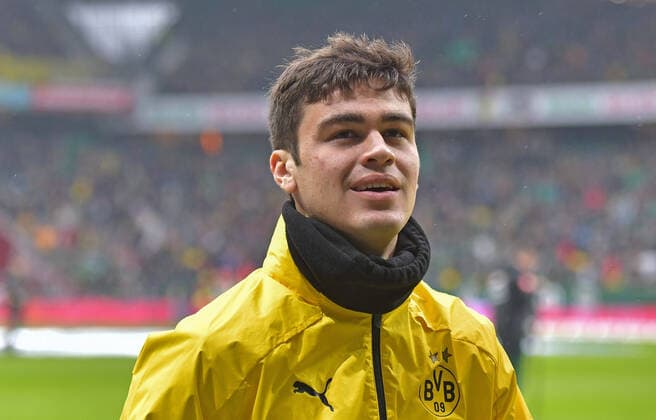 22 02 2020, xblx, Fussball 1 Bundesliga, SV Werder Bremen Borussia Dortmund emspor, v l Giovanni Reyna Borussia Dortmund DFL DFB REGULATIONS PROHIBIT ANY USE OF PHOTOGRAPHS as IMAGE SEQUENCES and or QUASI VIDEO Bremen