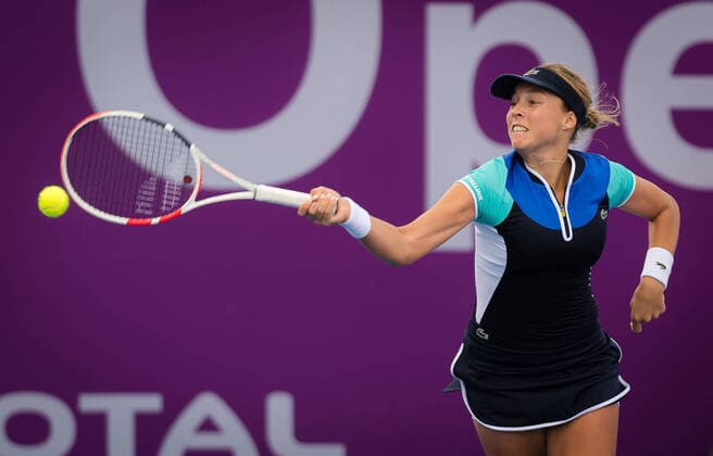 February 25, 2020, Doha, QATAR: Anett Kontaveit of Estonia in action during her second-round match at the 2020 Qatar Total Open WTA, Tennis Damen Premier 5 tennis tournament against Aryna Sabalenka of Belarus 2020 Qatar Total Open, Tennis, Doha, Qatar, Feb 25 - ZUMAa181 20200225_zaa_a181_031 Copyright: xRobxPrangex