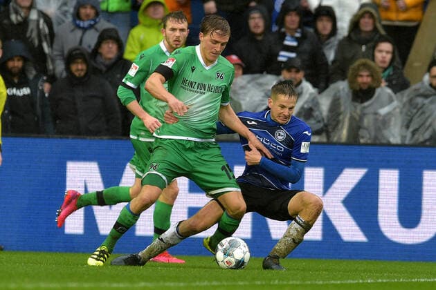 23 02 2020 pmk NC113660 Football Men 2 Bundesliga Season 2019 2020 DSC Arminia Bielefeld Hannover 96 Timo HUEBERS 15 Hannover Cedric BRUNNER 27 Bielefeld