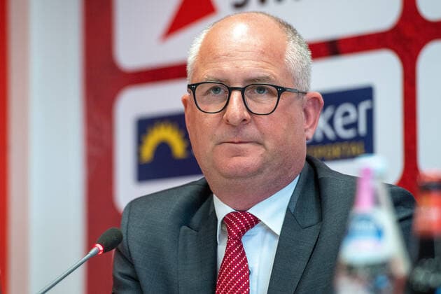 Presentation of the new coach Ismail Atalan at the HFC in Halle Saale Press conference Jens Rauschenbach Board of Directors, HFC , DFL REGULATIONS PROHIBIT ANY USE OF PHOTOGRAPHS as IMAGE SEQUENCES and or QUASI VIDEO Copyright xVIADATA xHolgerxJohnx Halle Saale Sachsen Anhalt Germany