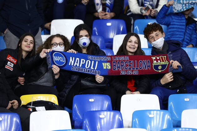 Sport Bilder des Tages 25th February 2020; Stadio San Paolo, Naples, Campania, Italy; UEFA Champions League Football, Napoli versus Barcelona; fans with protective masks for the coronavirus alert  ActionPlus12213910 AlessandroxGarofalo