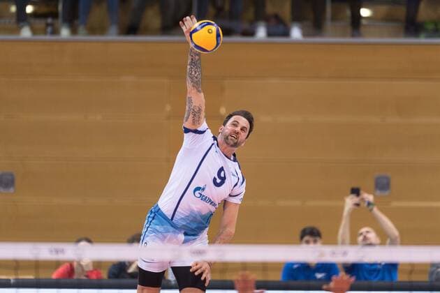 Volleyall, CEV Cup, Hypo Tirol AlpenVolleys Zenit St Petersburg In the picture Georg GROZER Zenit St Petersburg, 9 serve Unterhaching BAYERNWERK SPORTARENA Bavaria Germany Copyright: Passion2Press MarkusxFischerx