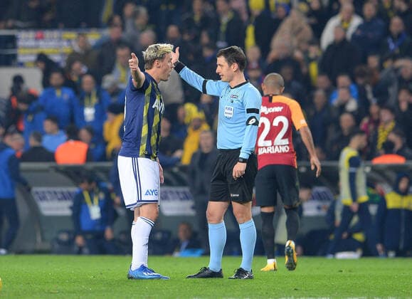 Referee Halil Umut Meler and Max Kruse of Fenerbahce during Turkish Super league football match between Fenerbhace and Galatasaray at Ulker Stadium in Istanbul , Turkey on February 23 , 3020. 