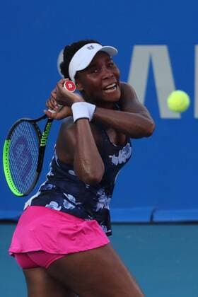 The American Venus Williams returns a ball to Slovenian Kaja Juvan Tuesday during a game of the Mexican Tennis Open held at the Acapulco spa, in the state of Guerrero, Mexico 25 February 2020. Acapulco tennis open !ACHTUNG: NUR REDAKTIONELLE NUTZUNG!  Copyright: xDavidxGuzmánx MEX6044 97290585st