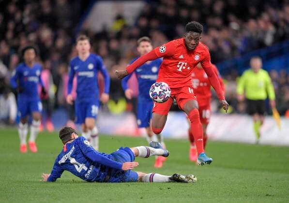 25 02 2020, Football UEFA Champions League 2019 2020, Round of 16, FC Chelsea London FC Bayern Munich, at Stamford Bridge Stadium in London from left Andreas Christensen FC Chelsea London vs. Alphonso Davies FC Bayern Munich DFL and DFB regulations prohibit any use of photographs as image sequences and or quasi video