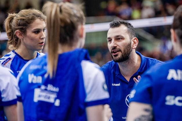 Giannis Athanasopoulos Trainer Allianz MTV Stuttgart 1 Bundesliga Women Volleyball ALLIANZ MTV Stuttgart VFB 91 Suhl on 26 02 2020 in Stuttgart SCHARRena , Baden Wuerttemberg, Germany at the game Allianz MTV Stuttgart VFB 91 Suhl Stuttgart 26 02 20 Volleyball , Stuttgart Baden Wuerttemberg Germany
