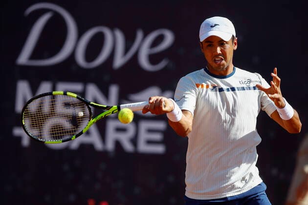 Tenis, Chile Dove MenCare Open ATP, Tennis Herren 250 de Santiago. El tenista Hugo Dellien de Bolivia regresa la bola a Tomas Barrios de Chile durante el ATP 250 Chile Dove MenCare Open Santiago, Chile. 26 02 2020 Felipe Zanca Photosport ATP 250 de Santiago 2020, Tomas Barrios vs Hugo Dellien