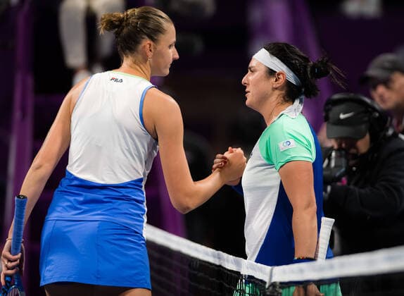 Sport Bilder des Tages February 26, 2020, Doha, QATAR: Karolina Pliskova of the Czech Republic & Ons Jabeur of Tunisia at the net after their third-round match at the 2020 Qatar Total Open WTA, Tennis Damen Premier 5 tennis tournament 2020 Qatar Total Open, Tennis, Doha, Qatar, Feb 26 - ZUMAa181 20200226_zaa_a181_188 Copyright: xRobxPrangex