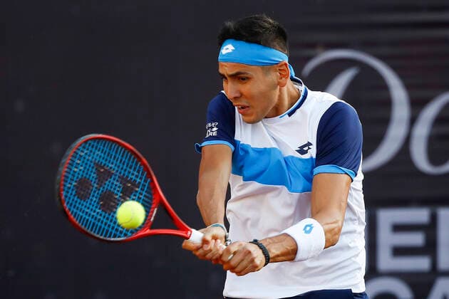 Tenis, Chile Dove MenCare Open ATP, Tennis Herren 250 de Santiago. El tenista Alejandro Tabilo de Chile regresa la bola a Casper Ruud de Noruega durante el ATP 250 Chile Dove MenCare Open Santiago, Chile. 26 02 2020 Felipe Zanca Photosport ATP 250 de Santiago 2020, Alejandro Tabilo vs Casper Ruud