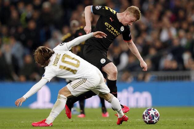 (l-r) Luka Modric of Real Madrid, Kevin De Bruyne of Manchester City during the UEFA Champions League round of 16 first leg match between Real Madrid and Manchester City FC at the Santiago Bernabeu stadium on February 26, 2020 in Madrid, Spain UEFA Champions League 2019 2020 xVIxANPxSportx xMauricexvanxSteenxIVx 407362166
