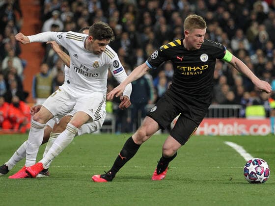 Real Madrid v Manchester City UEFA Champions League Federico Valverde of Real Madrid and Kevin De Bruyne of Manchester City during the UEFA Champions League match at the Estadio Santiago Bernabeu, Madrid Content Not Available For UK Newspapers Copyright: xYannisxHalasx FIL-14163-0047