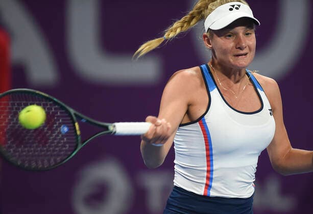 (200227) -- DOHA, Feb. 27, 2020 (Xinhua) -- Dayana Yastremska of Ukraine hits a return during the women s singles third round match against Garbine Muguruza of Spain at the 2020 WTA, Tennis Damen Qatar Open in Doha, Qatar, Feb. 26, 2020. (Photo by Nikku Xinhua) (SP)QATAR-DOHA-TENNIS-WTA-SINGLES 