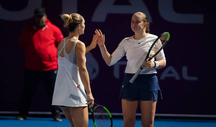 February 26, 2020, Doha, QATAR: Gabriela Dabrowski of Canada & Jelena Ostapenko of Latvia playing doubles at the 2020 Qatar Total Open WTA, Tennis Damen Premier 5 tennis tournament 2020 Qatar Total Open, Tennis, Doha, Qatar, Feb 26 - ZUMAa181 20200226_zaa_a181_213 Copyright: xRobxPrangex