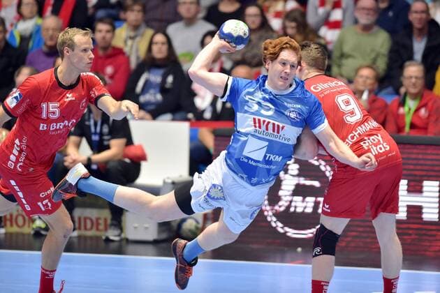 Lukas Stutzke Bergischer HC at the litter Tobias Reichmann MT Melsungen R , Dimitri Ignatow MT Melsungen L , GER, MT Melsungen Bergischer HC, Handball, 1 Bundesliga Men, 27 02 2020, GER, MT Melsungen Bergischer HC, Handball, 1 Liga Men, 27 02 2020 Kassel Copyright: xSippel xEibner-Pressefotox EP_rsl