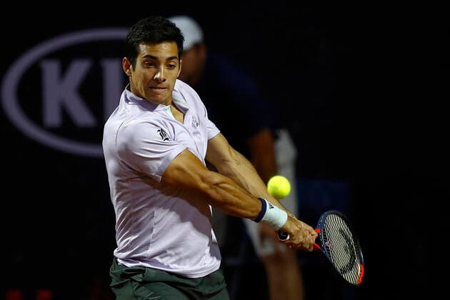 Tenis, Chile Dove MenCare Open ATP, Tennis Herren 250 de Santiago. El tenista Christian Gar’n de Chile regresa la bola a Alejandro Davidovichen de Espana durante el ATP 250 Chile Dove MenCare Open Santiago, Chile. 27 02 2020 Felipe Zanca Photosport ATP 250 de Santiago 2020, Christian Garin vs Alejandro Davidovichen