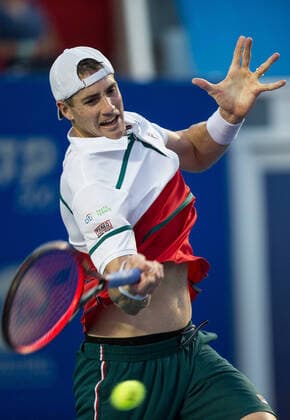 (200228) -- ACAPULCO, Feb. 28, 2020 (Xinhua) -- John Isner of the United States hits a return during the men s singles quarterfinal match against Tommy Paul of the United States at the 2020 ATP, Tennis Herren Mexican Open tennis tournament in Acapulco, Mexico, Feb. 27, 2020. (Xinhua Francisco Canedo) (SP)MEXICO-ACAPULCO-TENNIS-ATP-MEXICAN OPEN-MEN S SINGLES QUARTER FINALS 