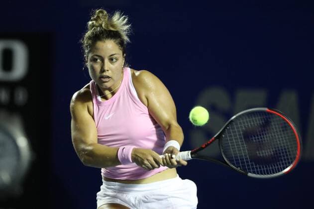 Mexican tennis player Renata Zarazua returns a ball against the Canadian Leylah Fernandez, during a game of the Mexican Tennis Open held in Acapulco, Guerrero state, Mexico, 28 February 2020. Mexican Tennis Open in Acapulco !ACHTUNG: NUR REDAKTIONELLE NUTZUNG!  Copyright: xDavidxGuzmánx MEX6537 20200229-637185567719468880