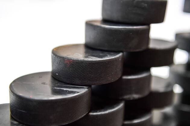 Feature, Puck pyramid, Hockey puck, Puck, Iserlohn Roosters vs. Cologne Sharks, DEL, 28 02 2020, Iserlohn Roosters vs. Cologne Sharks, DEL, 28 02 2020, Photo Jonas Brockmann Eibner Press photo Iserlohn Copyright: xJonasxBrockmann xEibner-Pressefox EP_JBN