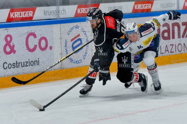 29 02 2020, Lugano, Corner Arena, Ice Hockey NL HC Lugano HC Ambri Piotta, 95 Thomas Wellinger Lugano against 16 Dominic Dwarf Ambri Lugano Corner Arena Ticino Switzerland Copyright: xJustPictures.ch AndreaxBrancax