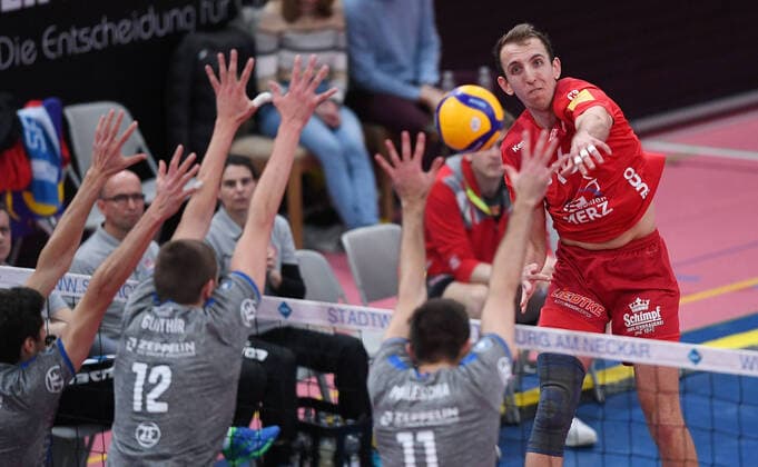 Volleyball 1. Bundesliga Saison 2019 2020 TV Rottenburg - VfB Friedrichshafen 29.02.2020 Karl Apfelbach (re, TV Rottenburg) gegen VfB Friedrichshafen Block *** Volleyball 1 Bundesliga season 2019 2020 TV Rottenburg VfB Friedrichshafen 29 02 2020 Karl Apfelbach re, TV Rottenburg vs. VfB Friedrichshafen Block