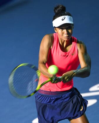 (200301) -- ACAPULCO, March 1, 2020 -- Leylah Fernandez of Canada hits a return during the women s singles final match between Heather Watson of Britain and Leylah Fernandez of Canada at the 2020 WTA, Tennis Damen Mexican Open tennis tournament in Acapulco, Mexico, Feb. 29, 2020. ) (SP)MEXICO-ACAPULCO-TENNIS-WTA-MEXICAN OPEN-FINALS XinxYuewei 