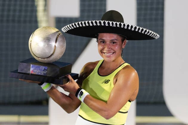 Sport Themen der Woche KW09 Sport Bilder des Tages (200301) -- ACAPULCO, March 1, 2020 -- Heather Watson of Britain poses with the trophy during the awarding ceremony of the women s singles event at the 2020 WTA, Tennis Damen Mexican Open tennis tournament in Acapulco, Mexico, on Feb 29, 2020. (Photo by Francisco Canedo Xinhua) (SP)MEXICO-ACAPULCO-TENNIS-WTA-MEXICAN OPEN-FINALS XinxYuewei 