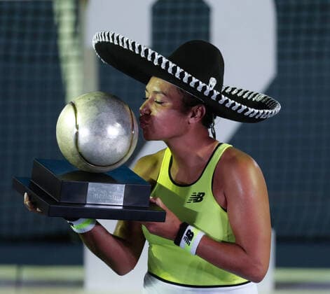 (200301) -- ACAPULCO, March 1, 2020 (Xinhua) -- Heather Watson of Britain kisses the trophy during the awarding ceremony of the women s singles event at the 2020 WTA, Tennis Damen Mexican Open tennis tournament in Acapulco, Mexico, on Feb 29, 2020. (Photo by Francisco Canedo Xinhua) (SP)MEXICO-ACAPULCO-TENNIS-WTA-MEXICAN OPEN-FINALS 